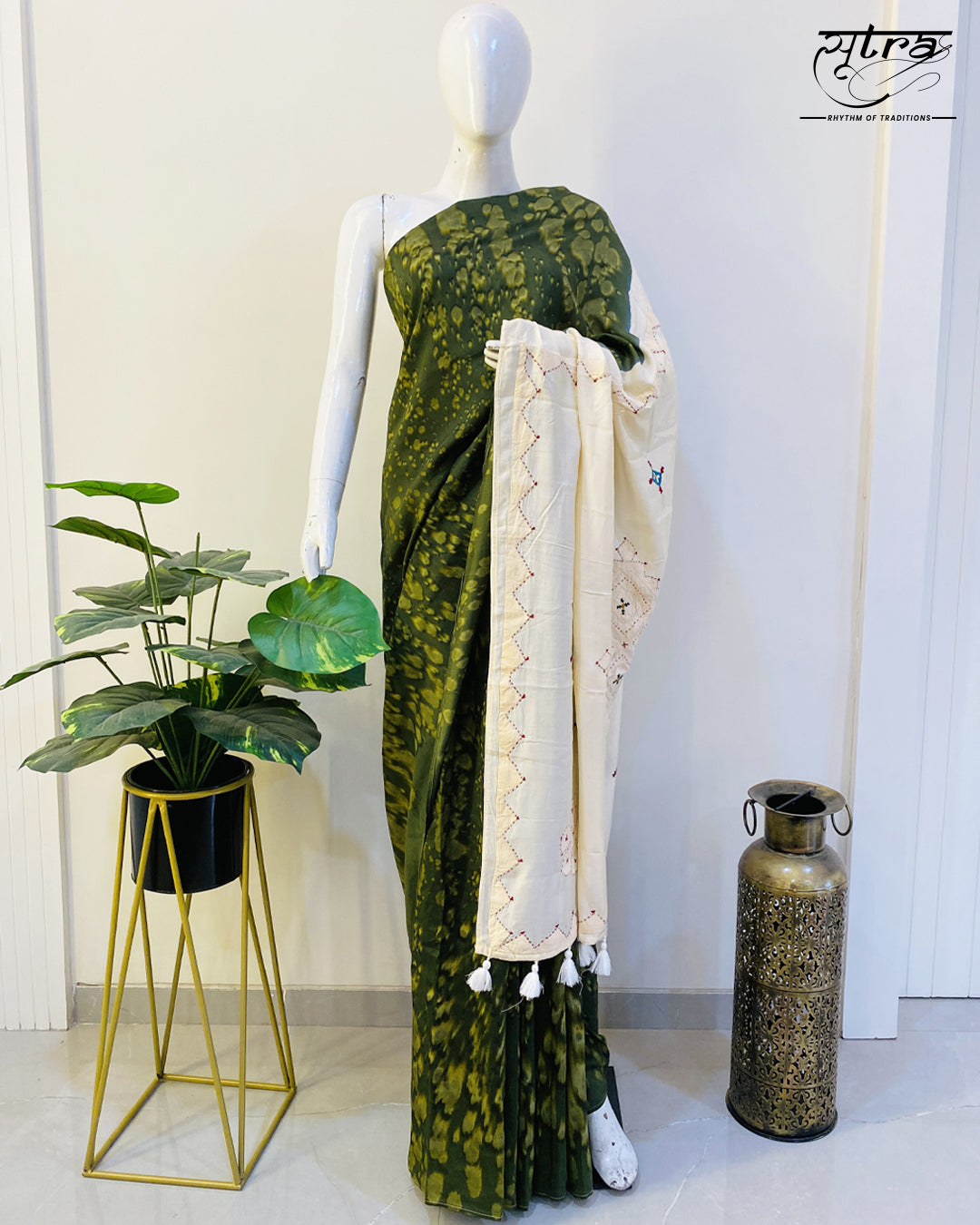 MUSLIN SILK  BRUSH GREEN SAREE - Sutra Saree